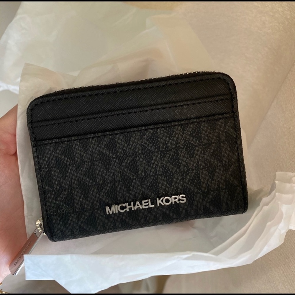 Michael Kors Jet Set Travel Wallet